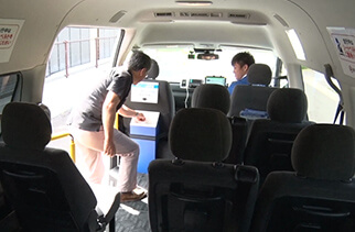 指定された日時に停留所でチョイソコに乗車・料金支払い